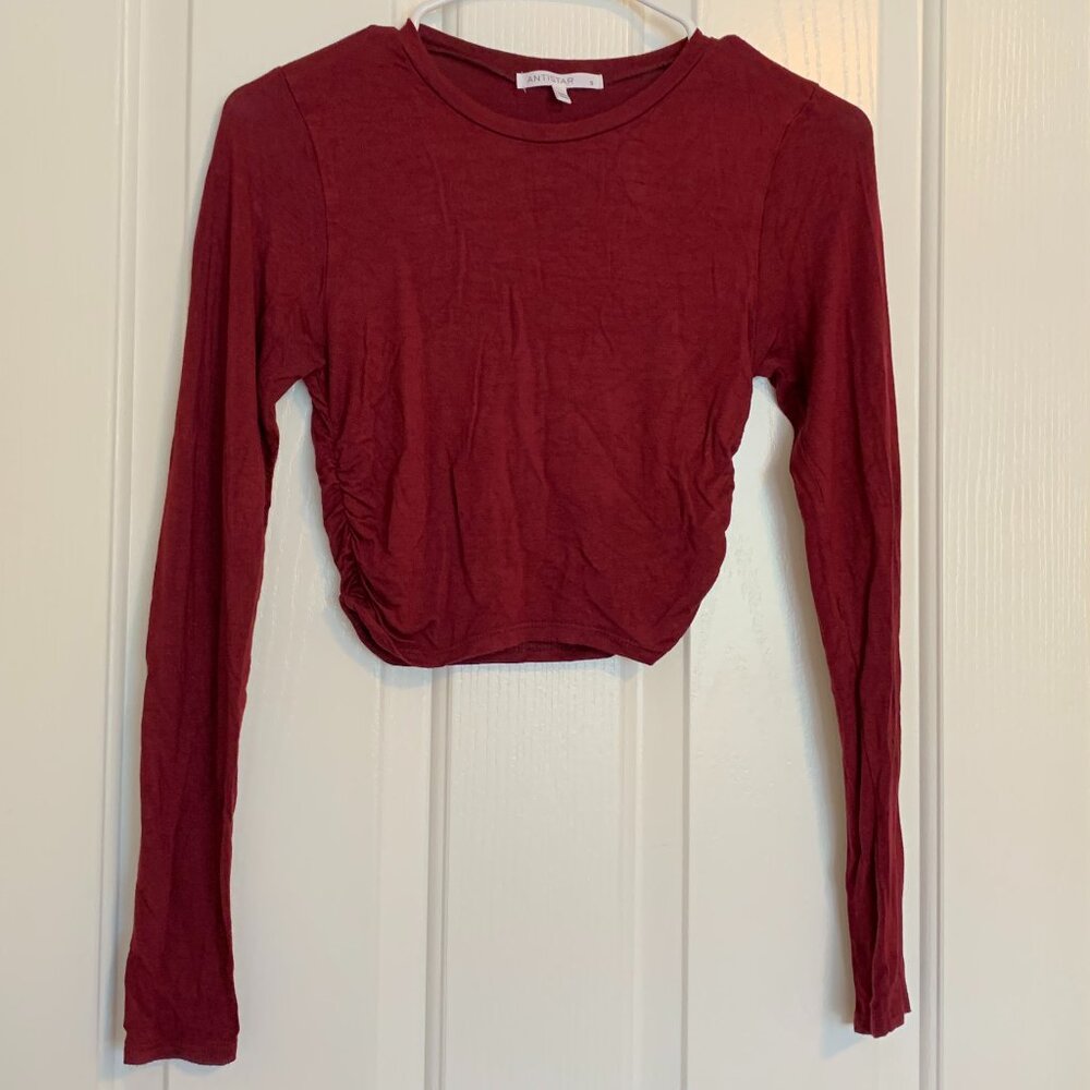 Small burgundy cropped long sleeve shirt with ruched sides